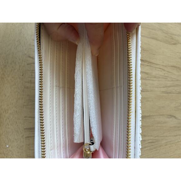 NWT VICTORIA'S SECRET The Victoria Wallet White Woven Coconut Texture Full Zip - Picture 12 of 14